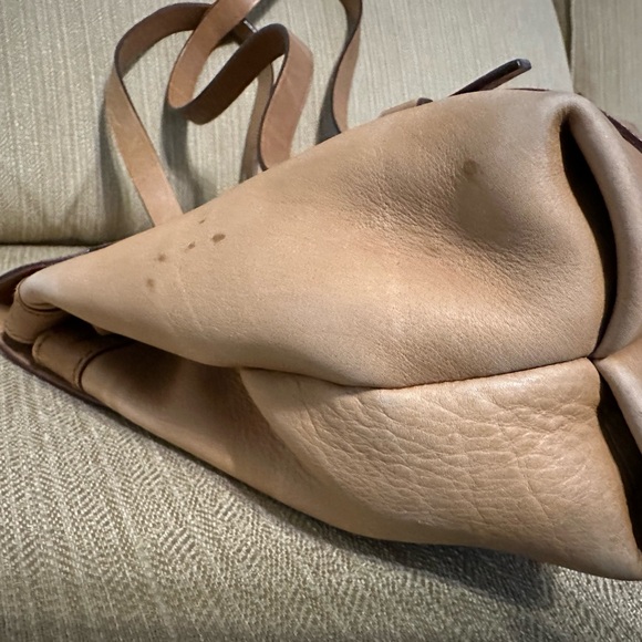 Gucci Shoulder Bag - Picture 8 of 16